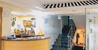 Royal King Resort - Patna - Front desk