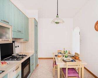 I Fiori 3-16 Apartment by Wonderful Italy - San Remo - Kitchen