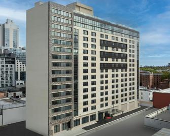 SpringHill Suites by Marriott New York Queens - Queens - Building