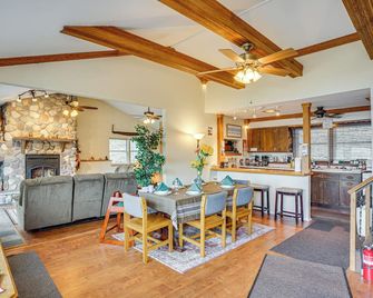 Near Hiking Lakefront Getaway In Campbel - Campbellsport - Comedor