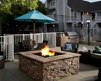 Sonesta ES Suites Cincinnati - Sharonville West - Cincinnati - Innenhof