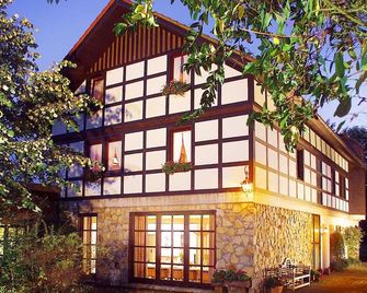 Landhotel Der Schwallenhof - Bad Driburg - Gebouw