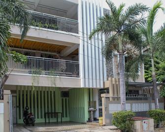 Airy Eco Syariah Cilincing Sungai Kampar Sembilan Jakarta - Jakarta - Building