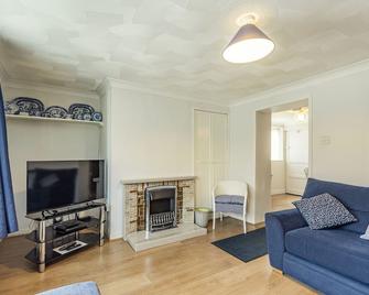 Violet Cottage - Lakenheath - Living room