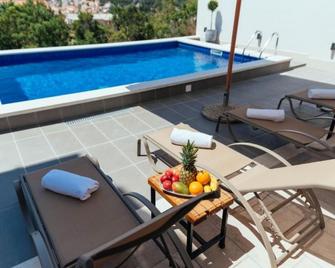 Apartments Trogrlic - Hvar