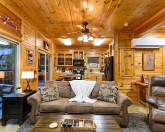 Pondfront | Centrally Located | Hot Tub | 3 Story - Broken Bow - Living room