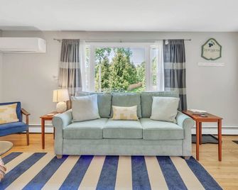 Quiet, Cozy, and Renovated 3BR Cottage at Acadia's Doorstep - Northeast Harbor - Obývací pokoj