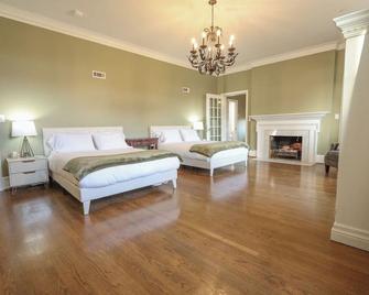 Wood Manor Guest House - Tuscaloosa - Bedroom