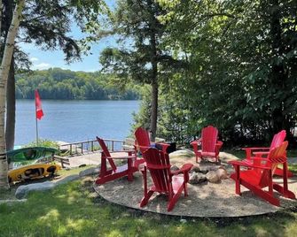 Spacious 5 bedroom house on Eagle Lake. 5 mins from Sir Sams. - Eagle Lake - Patio