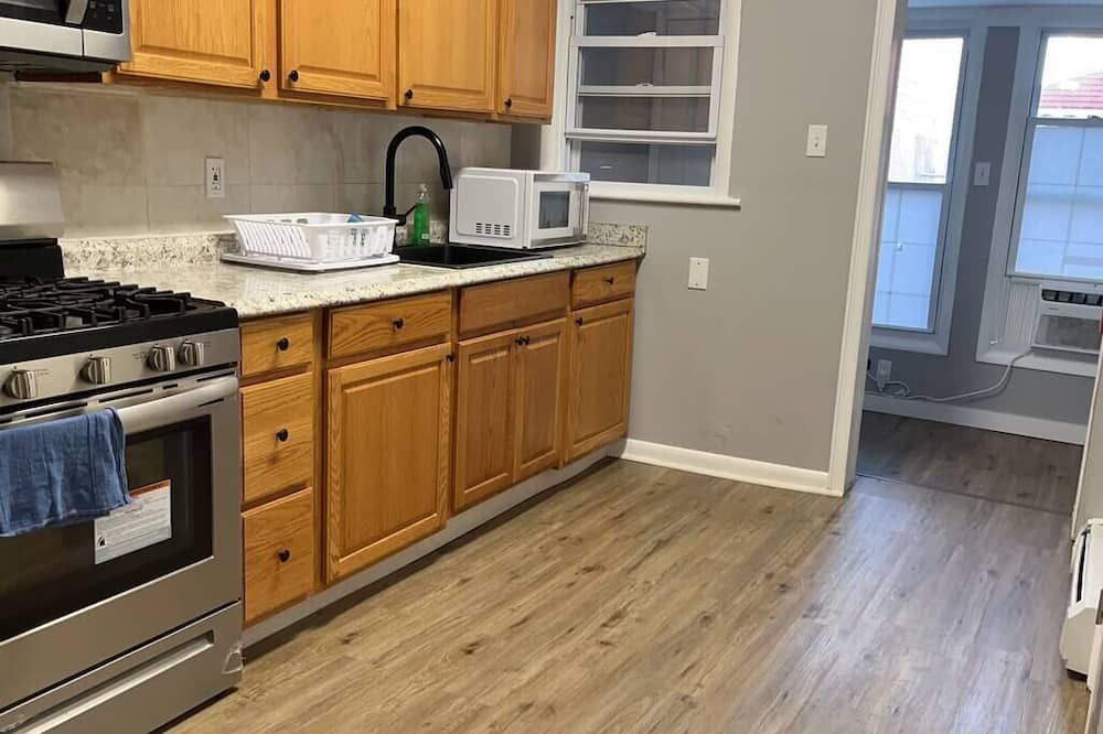 Spacious 4-bedroom townhome in quaint Atlantic City with AC - Atlantic City - Dapur