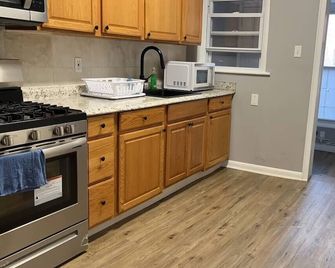 Spacious 4-bedroom townhome in quaint Atlantic City with AC - Atlantic City - Dapur