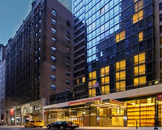 Hilton Garden Inn New York/Midtown Park Ave - New York - Building