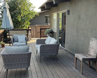 Charming 1-bedroom cottage in serene Malibu with WiFi - Malibu - Patio