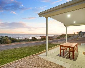 High Tide Shack on Palmer - Pet Friendly - Wallaroo - Balcony