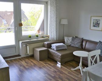 secluded, modern Comfort-apartment directly located at dunes - Baltrum - Вітальня
