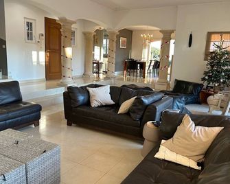 Large villa in a secluded property in the heart of the Massif des Maures - Le Plan-de-la-Tour - Wohnzimmer