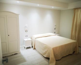 Domu Ajaju Guest House - Villasimius - Habitación
