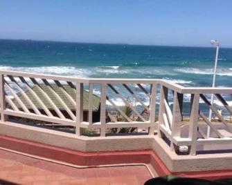 18 Isikhulu, Umdloti - Umdloti - Balcony