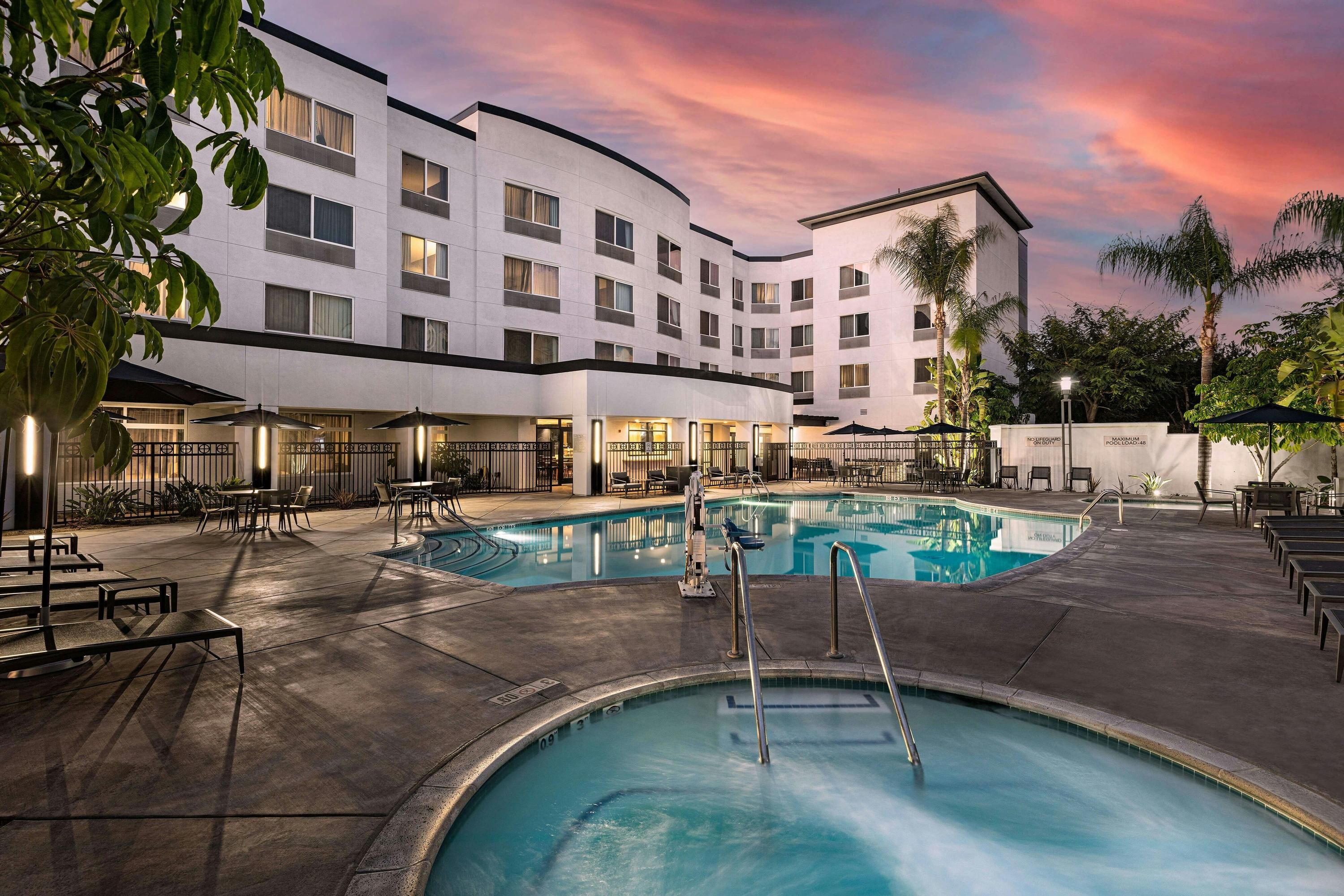 Courtyard by Marriott Anaheim Resort/Convention Center thumbnail 3
