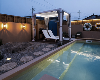 Pohang Bella Wave - Yeongdeok - Piscina