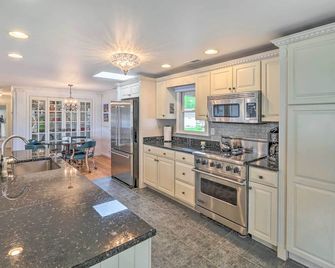 Grasonville Home With Private Pool On Th - Grasonville - Kitchen