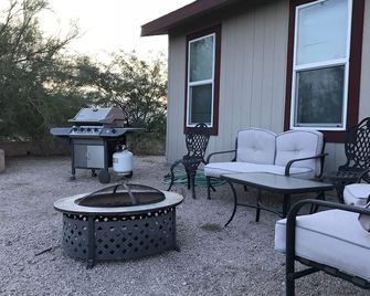 Spacious Mountain View Property with no Snow! - Apache Junction - Patio