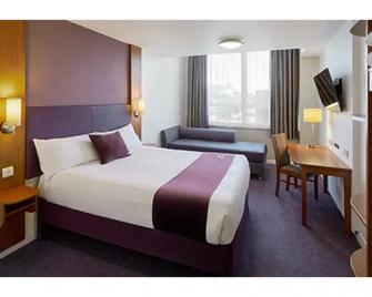 Premier Inn Portishead - Bristol - Bedroom