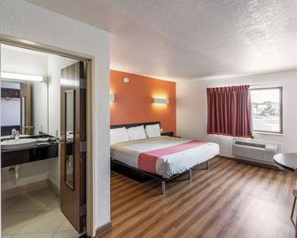 Motel 6 North Richland Hills, TX - North Richland Hills - Bedroom