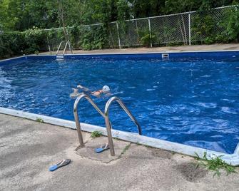 Motel Le Charentais - Sorel-Tracy - Pool