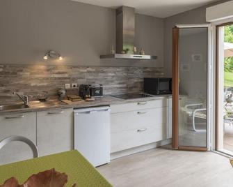 Le Paradis Des Animaux - La Buisse - Kitchen