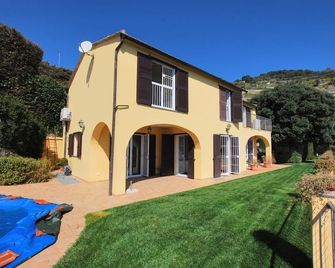 Villa Liguria - pure relaxation, perfect view over the sea with private pool - Cipressa - Edificio