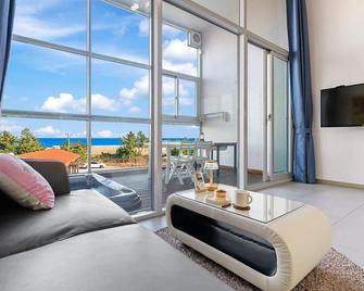 Yangyang Oceanvibe - Yangyang - Wohnzimmer
