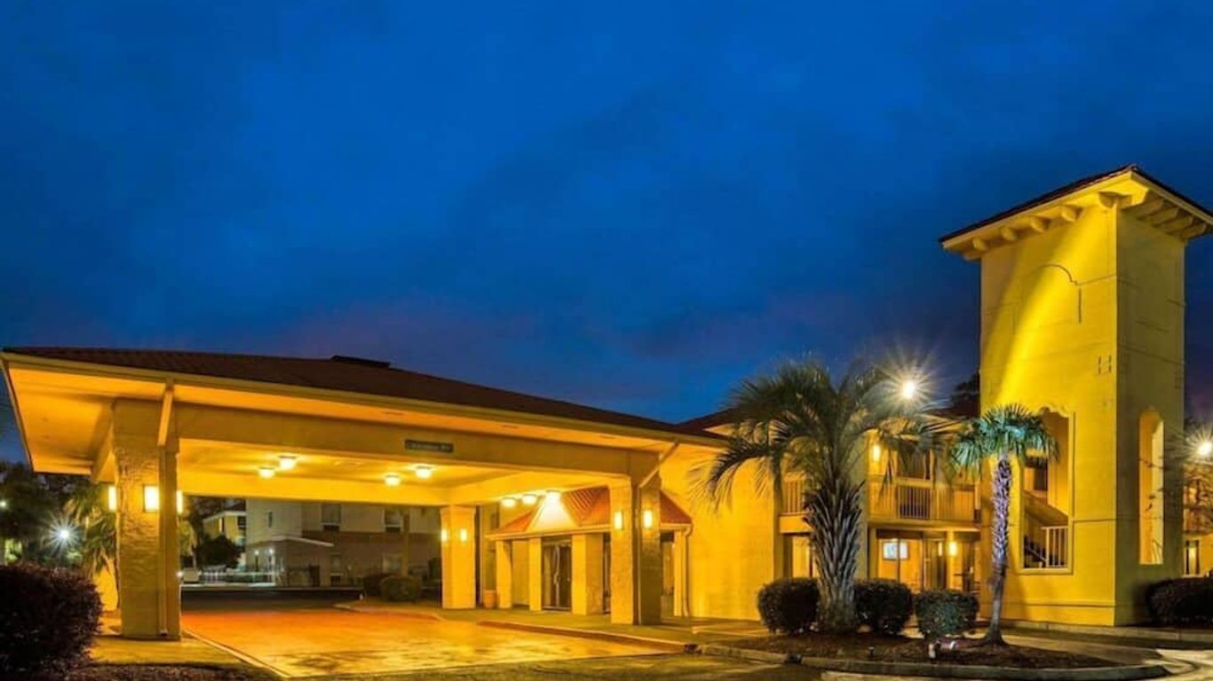 Super 8 by Wyndham Savannah