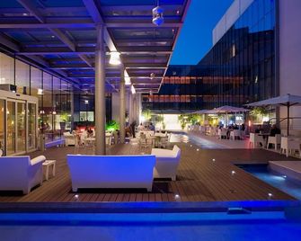 Una Hotels T Hotel Cagliari - Cagliari - Bar