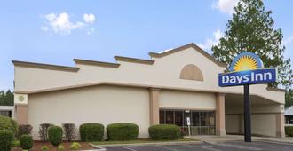 Days Inn by Wyndham Fayetteville-South/I-95 Exit 49 - Fayetteville