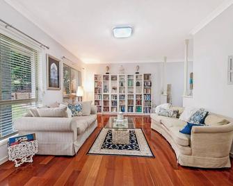 Neogaia Bed & Breakfast - Beecroft - Sala de estar