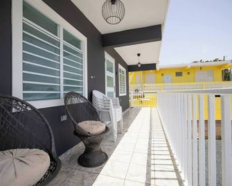 R&V Combate Beach House, 2nd Floor with Pool - Cabo Rojo - Balcony