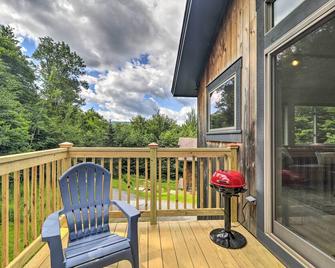 Airy and Bright Hideaway Near Smugglers Notch! - Cambridge - Balcón