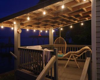 Charming Vintage Lakefront Cottage on Seneca Lake - Penn Yan - Balkon