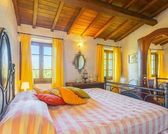 Stunning private villa for 4 guests with parking - Stazzema - Habitación