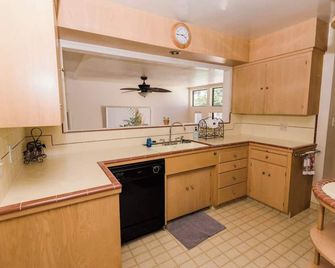 Beach House - Pismo Beach - Kitchen