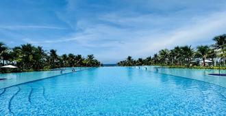 Ocean Waves Resort Cam Ranh - Nha Trang - Piscina