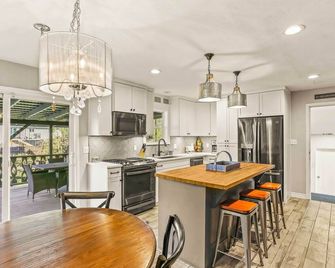 Spacious Family Home with Garage Game Room and Office! - Boise - Cocina