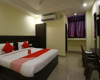 Oyo 11938 Mitra Residency - Warangal - Bedroom