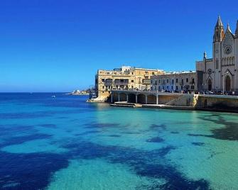 Central Family Apartment - Valletta