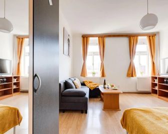 Sunshine Apartment near the City center - Prague
