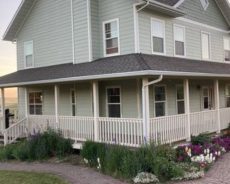 Lovely queen room on quiet alpaca farm for 1-2 guests. - Moscow - Gebouw