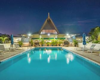 Refreshing Kahului Stay: Outdoor Pool & Breakfast by the Beach | Garden View Roo - Kahului - Pool