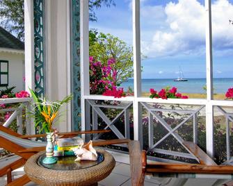 Oualie Beach Resort - ניוקאסל (סנט קיטס אנד נביס) - מרפסת