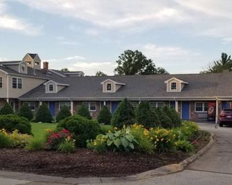 2 Double Beds Room, Scottish Inns Sturbridge, Free Parking, Near Attractions - Sturbridge - Будівля
